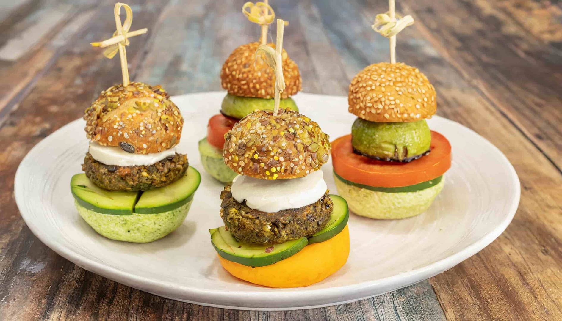 Apéritif diététique rapide avec des minis burgers courgettes