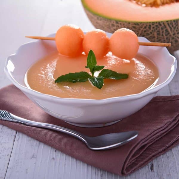 Une savoureuse et rafraichissante soupe de melon au basilic